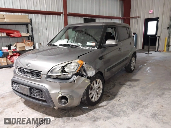 2013 Kia Soul + z VIN KNDJT2A69D7625620, wystawiony jako IAAI lot #41370053 z przebiegiem 70 662 mil mil oraz . Historia ofert i sprzedaży dostępna na DreamBid. Obrazek 2.