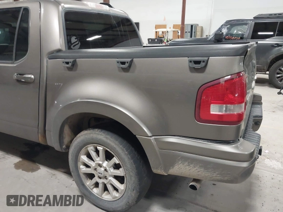 2007 Ford Explorer Sport Trac Limited z VIN 1FMEU53887UA02747, wystawiony jako IAAI lot #41891677 z przebiegiem 205 308 mil mil oraz . Historia ofert i sprzedaży dostępna na DreamBid. Obrazek 14.