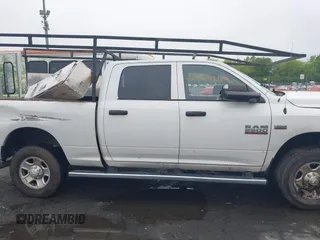 2015 Ram 2500 Tradesman z VIN 3C6UR5CJXFG500994, wystawiony jako IAAI lot #42269164 z przebiegiem 154 666 mil mil oraz . Historia ofert i sprzedaży dostępna na DreamBid. Obrazek 13.