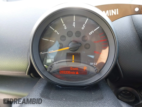 2015 MINI Countryman S z VIN WMWZC3C55FWT01471, wystawiony jako IAAI lot #42315283 z przebiegiem 93 206 mil mil oraz . Historia ofert i sprzedaży dostępna na DreamBid. Obrazek 7.
