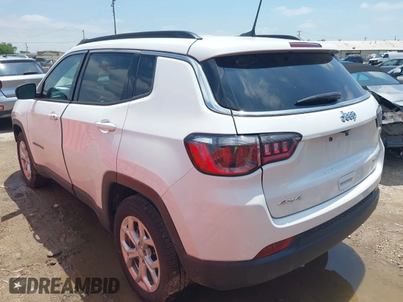 2024 Jeep Compass Latitude with VIN 3C4NJDBN6RT132814, listed as a IAAI auction lot 42437911 with 32,189 mi miles and . Bid and sale history available at DreamBid. Image 3.