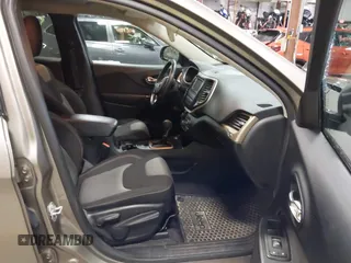 2016 Jeep Cherokee Sport with VIN 1C4PJMAB5GW246889, listed as a IAAI auction lot 40847921 with 164,210 mi miles. Bid and sale history available at carsss.com. Image 5.