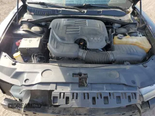 2014 Dodge Charger SXT z VIN 2C3CDXHG1EH334671, wystawiony jako Copart lot #54814145 z przebiegiem 97 996 mil mil oraz Szkoda całkowita • Salvage title. Historia ofert i sprzedaży dostępna na DreamBid. Obrazek 11.