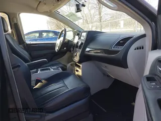 2016 Chrysler Town & Country Touring with VIN 2C4RC1BG7GR231704, listed as a IAAI auction lot 41306140 with 165,890 mi miles. Bid and sale history available at carsss.com. Image 5.