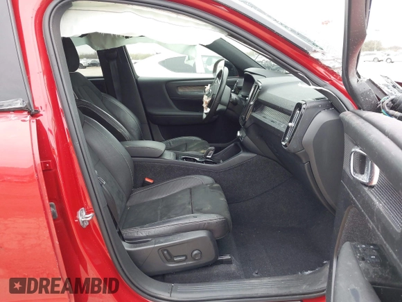 2021 Volvo XC40 with VIN YV4ED3UR7M2564563, listed as a IAAI auction lot 41578313 with 32,293 mi miles and . Bid and sale history available at carsss.com. Image 5.