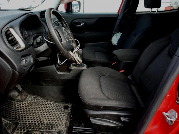 2017 Jeep Renegade Latitude with VIN ZACCJBBB1HPF30410, listed as a Copart auction lot 52881105 with 139,517 mi miles and Clean Title. Bid and sale history available at carsss.com. Image 7.