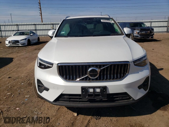 2023 Volvo XC40 Ultimate Bright Theme с VIN YV4L12UA5P2001018, выставлен на аукционе Copart как лот 44428554 с пробегом 7 463 миль миль и . История ставок и продаж доступна на DreamBid. Изображение 5.