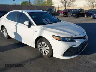 2021 Toyota Camry Hybrid LE with VIN 4T1C31AK4MU549057, listed as a IAAI auction lot 41686552 with 43,051 mi miles. Bid and sale history available at carsss.com. Image 1.