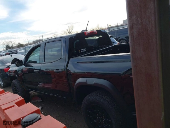 2024 Chevrolet Colorado 4WD Trail Boss with VIN 1GCPTEEK5R1138959, listed as a IAAI auction lot 41363463 with 5,514 mi miles. Bid and sale history available at carsss.com. Image 15.