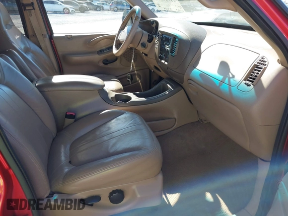 1998 Ford Expedition XLT with VIN 1FMRU17L1WLA47560, listed as a IAAI auction lot 41714605 with 121,523 mi miles. Bid and sale history available at carsss.com. Image 5.