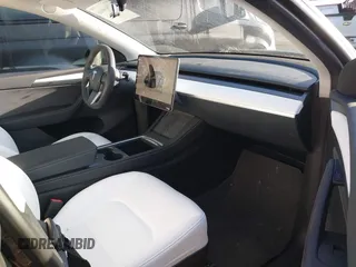 2023 Tesla Model Y Long Range z VIN 7SAYGDEE9PF637042, wystawiony jako IAAI lot #41969086 z przebiegiem 25 524 mil mil oraz . Historia ofert i sprzedaży dostępna na DreamBid. Obrazek 5.