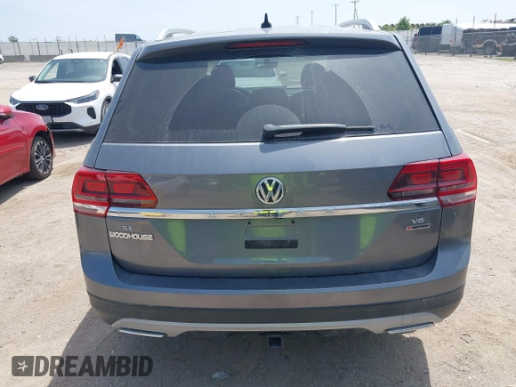 2018 Volkswagen Atlas SE with VIN 1V2KR2CA2JC585922, listed as a IAAI auction lot 42488658 with 105,878 mi miles and . Bid and sale history available at DreamBid. Image 16.