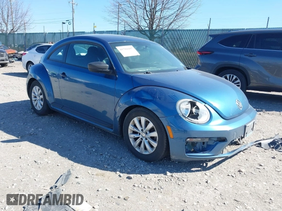 2018 Volkswagen Beetle S z VIN 3VWFD7ATXJM711734, wystawiony jako IAAI lot #41704497 z przebiegiem 66 702 mil mil oraz . Historia ofert i sprzedaży dostępna na DreamBid. Obrazek 1.