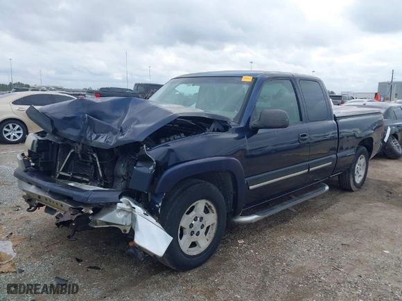 2007 Chevrolet Silverado 1500 Classic LT1 with VIN 1GCEC19ZX7Z135531, listed as a IAAI auction lot 41472085 with 251,040 mi miles. Bid and sale history available at carsss.com. Image 2.