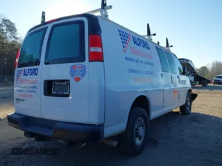 2019 Chevrolet Express Cargo z VIN 1GCWGBFG8K1210994, wystawiony jako IAAI lot #41342848 z przebiegiem 128 263 mil mil oraz . Historia ofert i sprzedaży dostępna na DreamBid. Obrazek 4.