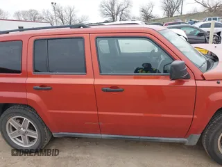 2008 Jeep Patriot Sport z VIN 1J8FT28W58D547879, wystawiony jako IAAI lot #41964758 z przebiegiem 97 941 mil mil oraz . Historia ofert i sprzedaży dostępna na DreamBid. Obrazek 14.