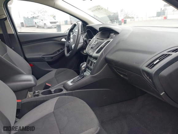 2014 Ford Focus SE with VIN 1FADP3K27EL199542, listed as a IAAI auction lot 42071908 with 142,180 mi miles. Bid and sale history available at carsss.com. Image 5.