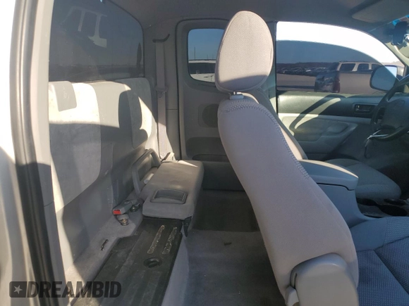2006 Toyota Tacoma PreRunner z VIN 5TETX62NX6Z148881, wystawiony jako Copart lot #88404045 z przebiegiem 173 761 mil mil oraz Czysty tytuł • Clean title. Historia ofert i sprzedaży dostępna na DreamBid. Obrazek 10.
