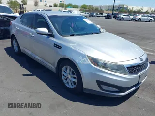 2013 Kia Optima LX z VIN KNAGM4A7XD5389662, wystawiony jako IAAI lot #42265945 z przebiegiem 164 488 mil mil oraz . Historia ofert i sprzedaży dostępna na DreamBid. Obrazek 1.