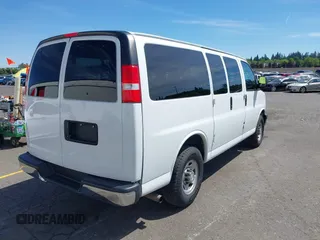 2020 Chevrolet Express Passenger z VIN 1GAWGFFGXL1155840, wystawiony jako IAAI lot #42207765 z przebiegiem 72 439 mil mil oraz . Historia ofert i sprzedaży dostępna na DreamBid. Obrazek 4.