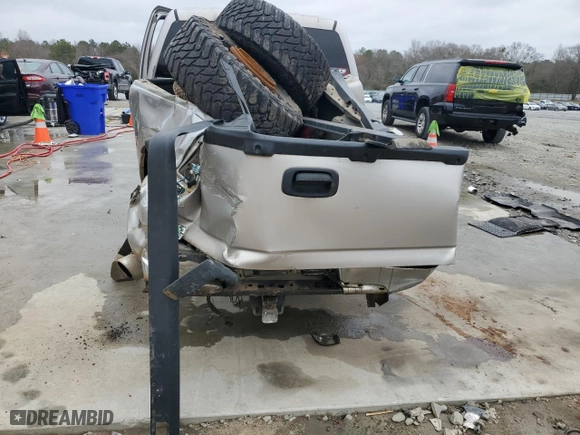 2005 Chevrolet Silverado 1500 LS with VIN 2GCEK13T951257195, listed as a Copart auction lot 44452835 with 243,299 mi miles and Non Repairable. Bid and sale history available at carsss.com. Image 6.