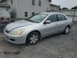 2006 Honda Accord LX z VIN 1HGCM56476A082838, wystawiony jako Copart lot #62833545 z przebiegiem 278 550 mil mil oraz Czysty tytuł • Clean title. Historia ofert i sprzedaży dostępna na DreamBid. Obrazek 1.