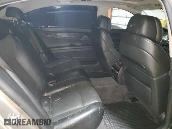 2010 BMW 7 Series 750Li xDrive z VIN WBAKC8C5XAC431447, wystawiony jako Copart lot #81781184 z przebiegiem 241 753 mil mil oraz Czysty tytuł • Clean title. Historia ofert i sprzedaży dostępna na DreamBid. Obrazek 10.