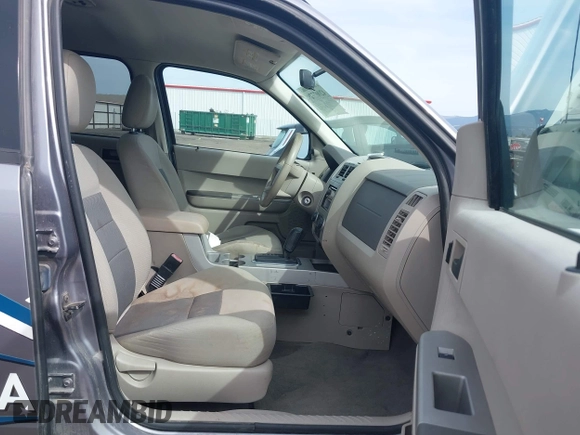 2008 Ford Escape XLT with VIN 1FMCU93178KD40865, listed as a IAAI auction lot 42007729 with 223,192 mi miles. Bid and sale history available at carsss.com. Image 5.