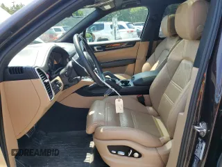 2019 Porsche Cayenne S z VIN WP1AB2AY6KDA64505, wystawiony jako Copart lot #60813065 z przebiegiem 70 742 mil mil oraz Szkoda całkowita • Salvage title. Historia ofert i sprzedaży dostępna na DreamBid. Obrazek 7.