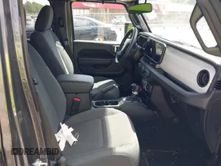 2024 Jeep Gladiator Sport с VIN 1C6HJTAG0RL131543, выставлен на аукционе IAAI как лот 42090629 с пробегом 8 546 миль миль и . История ставок и продаж доступна на DreamBid. Изображение 5.