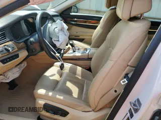 2014 BMW 7 Series 740i z VIN WBAYA6C51ED144132, wystawiony jako Copart lot #55131365 z przebiegiem 116 826 mil mil oraz Szkoda całkowita • Salvage title. Historia ofert i sprzedaży dostępna na DreamBid. Obrazek 7.