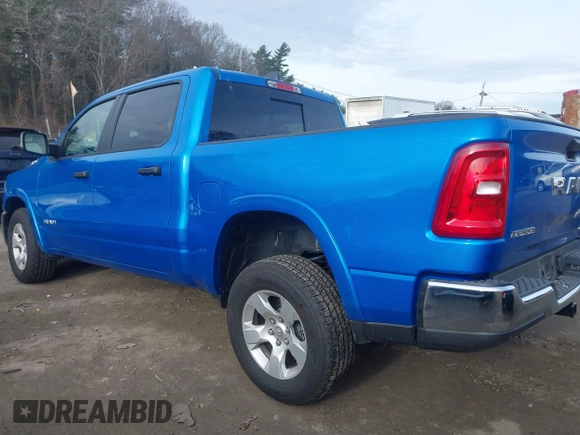 2025 Ram 1500 Big Horn z VIN 1C6RRFFG5SN516145, wystawiony jako IAAI lot #41040685 z przebiegiem 5 125 mil mil oraz . Historia ofert i sprzedaży dostępna na DreamBid. Obrazek 14.