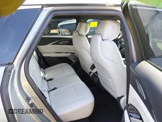 2024 Cadillac LYRIQ Luxury z VIN 1GYKPSRL3RZ107978, wystawiony jako IAAI lot #41509419 z przebiegiem 10 233 mil mil oraz . Historia ofert i sprzedaży dostępna na DreamBid. Obrazek 8.