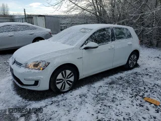 2017 Volkswagen Golf SE с VIN WVWKR7AU0HW954653, выставлен на аукционе Copart как лот 43956375 с пробегом 24 963 миль миль и Списание • Salvage title. История ставок и продаж доступна на DreamBid. Изображение 1.