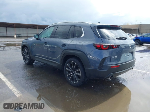 2024 Mazda CX-50 S Premium Plus z VIN 7MMVABEM8RN220626, wystawiony jako IAAI lot #41818464 z przebiegiem 1 622 mil mil oraz . Historia ofert i sprzedaży dostępna na DreamBid. Obrazek 3.