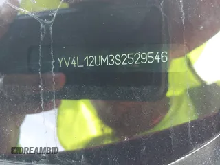 2025 Volvo XC40 Ultimate Dark Theme z VIN YV4L12UM3S2529546, wystawiony jako IAAI lot #42270947 z przebiegiem 787 mil mil oraz . Historia ofert i sprzedaży dostępna na DreamBid. Obrazek 9.