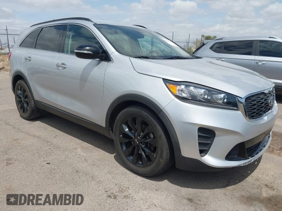 2020 Kia Sorento S z VIN 5XYPG4A55LG694372, wystawiony jako IAAI lot #42183383 z przebiegiem 57 980 mil mil oraz . Historia ofert i sprzedaży dostępna na DreamBid. Obrazek 1.