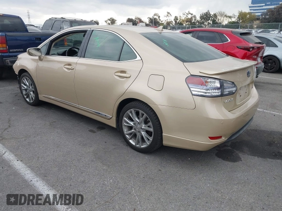 2010 Lexus HS 250h z VIN JTHBB1BA5A2001390, wystawiony jako IAAI lot #41461395 z przebiegiem 140 654 mil mil oraz . Historia ofert i sprzedaży dostępna na DreamBid. Obrazek 3.