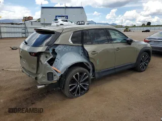 2023 Mazda CX-50 Premium z VIN 7MMVABDYXPN103342, wystawiony jako Copart lot #56426525 z przebiegiem 37 143 mil mil oraz Szkody całkowita. Historia ofert i sprzedaży dostępna na DreamBid. Obrazek 3.