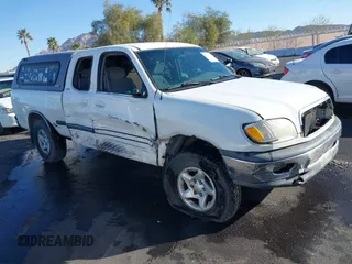 2000 Toyota Tundra SR5 with VIN 5TBRT3417YS010187, listed as a IAAI auction lot 41537695 with Not Provided miles and . Bid and sale history available at carsss.com. Image 1.