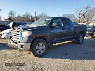 2017 Toyota Tundra SR z VIN 5TFUW5F10HX587073, wystawiony jako Copart lot #42144105 z przebiegiem 81 541 mil mil oraz Szkoda całkowita • Salvage title. Historia ofert i sprzedaży dostępna na DreamBid. Obrazek 1.