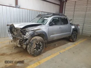 2017 Toyota Tacoma SR5 z VIN 3TMCZ5AN3HM087489, wystawiony jako Copart lot #53017955 z przebiegiem Nie podano mil oraz Szkoda całkowita • Salvage title. Historia ofert i sprzedaży dostępna na DreamBid. Obrazek 1.
