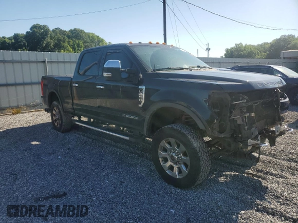 2017 Ford F-250 Lariat z VIN 1FT7W2BT6HEB84309, wystawiony jako Copart lot #57547225 z przebiegiem 150 467 mil mil oraz Szkoda całkowita • Salvage title. Historia ofert i sprzedaży dostępna na DreamBid. Obrazek 4.