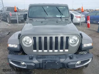 2019 Jeep Wrangler Unlimited Sahara Altitude with VIN 1C4HJXEG0KW518169, listed as a IAAI auction lot 41571720 with 155,981 mi miles. Bid and sale history available at carsss.com. Image 6.