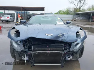 2017 Aston Martin DB11 z VIN SCFRMFAV4HGL03067, wystawiony jako IAAI lot #41962702 z przebiegiem 17 190 mil mil oraz . Historia ofert i sprzedaży dostępna na DreamBid. Obrazek 6.