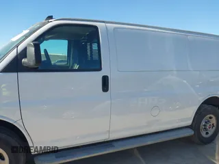 2022 GMC Savana Cargo Van with VIN 1GTW7AFP8N1172293, listed as a IAAI auction lot 41735294 with 33,213 mi miles. Bid and sale history available at carsss.com. Image 14.