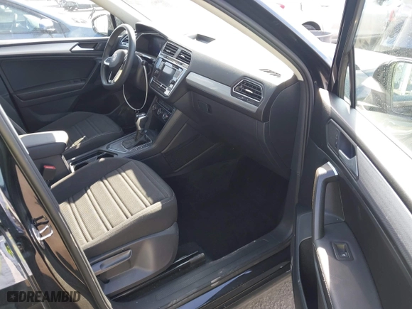 2022 Volkswagen Tiguan S with VIN 3VV1B7AX9NM119626, listed as a IAAI auction lot 40565280 with 29,754 mi miles. Bid and sale history available at carsss.com. Image 5.