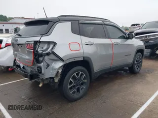 2019 Jeep Compass Trailhawk z VIN 3C4NJDDB9KT721767, wystawiony jako IAAI lot #42115252 z przebiegiem 78 607 mil mil oraz . Historia ofert i sprzedaży dostępna na DreamBid. Obrazek 4.