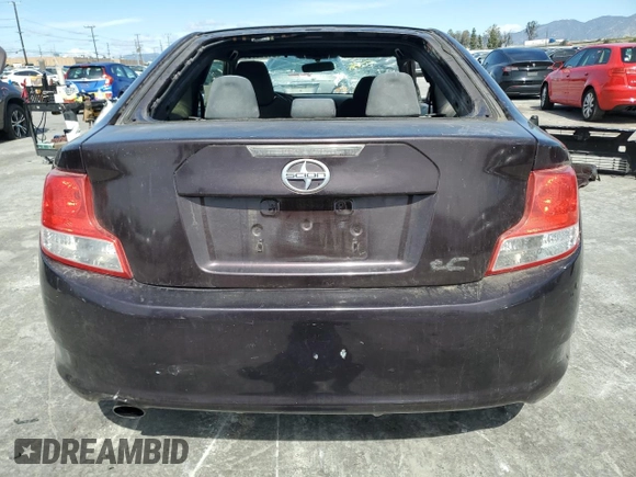 2013 Scion tC z VIN JTKJF5C7XD3046005, wystawiony jako Copart lot #51385935 z przebiegiem 113 879 mil mil oraz Tytuł czysty. Historia ofert i sprzedaży dostępna na DreamBid. Obrazek 6.
