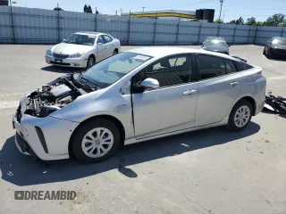 2020 Toyota Prius L Eco z VIN JTDKARFUXL3120671, wystawiony jako Copart lot #57913335 z przebiegiem 67 933 mil mil oraz Szkoda całkowita • Salvage title. Historia ofert i sprzedaży dostępna na DreamBid. Obrazek 1.